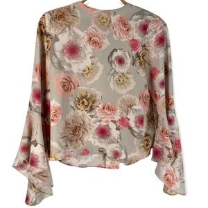 EUC Catherine Malandrino Neutral Grey Pink Floral Print Bell Sleeve Blouse